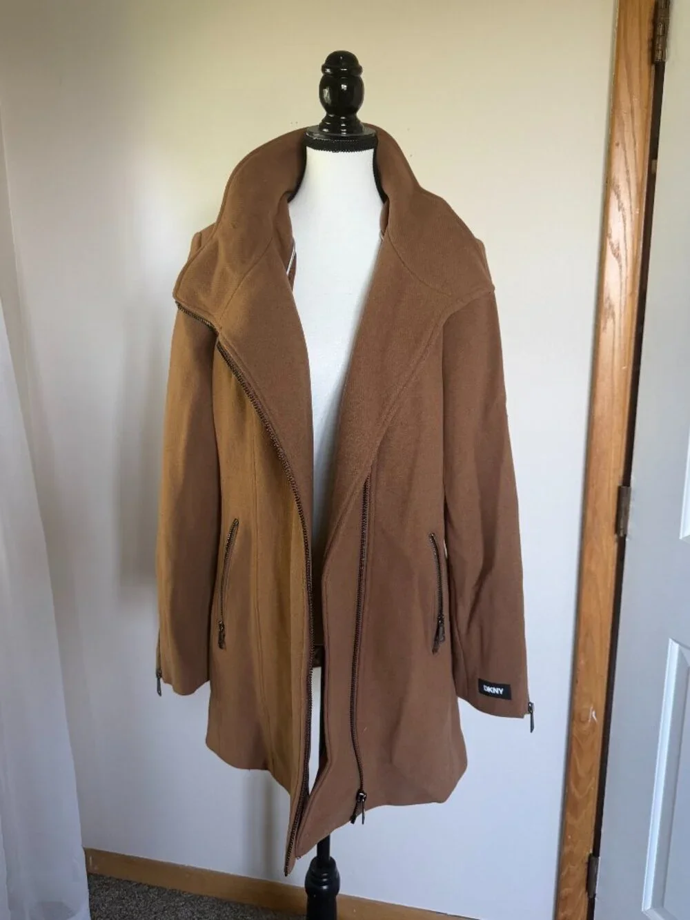 DKNY Camel Zip Front Trench Coat | Worn Once | Size M